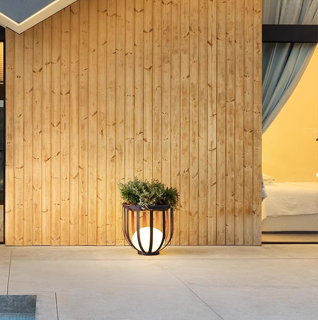 Solar Garden Globe Light